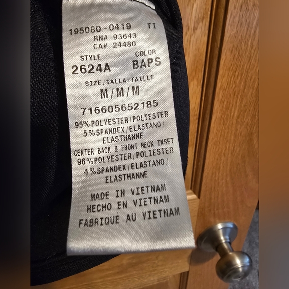 Cherokee infinity scrub top, size medium, black - Picture 7 of 7